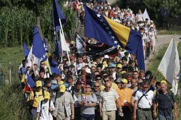 Πορεία ειρήνης για τα θύματα της Σρμπρένιτσα, 12 χρόνια μετά τη σφαγή