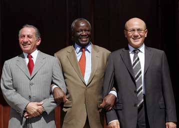 Επιστολές εν όψει της συνάντησής τους απέστειλε ο Τ.Παπαδόπουλος στον Μ.Ταλάτ