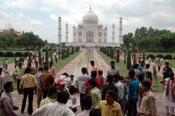 Τα μνημεία δεν μπαίνουν σε πασαρέλα, δήλωσε ο Γ.Βουλγαράκης για τα επτά νέα θαύματα