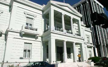 Απομακρύνεται η επικεφαλής της ελληνικής διπλωματικής αποστολής στην ΠΓΔΜ