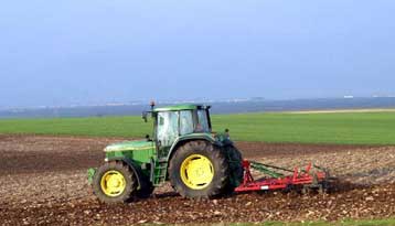 Διαγραφή προστίμων για αγρότες, αφορολόγητα για πολύτεκνους και αναπήρους