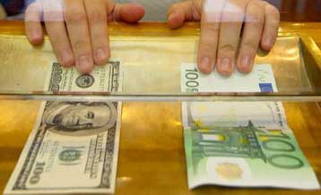 Σε ύψος ρεκόρ το ευρώ έναντι του δολαρίου
