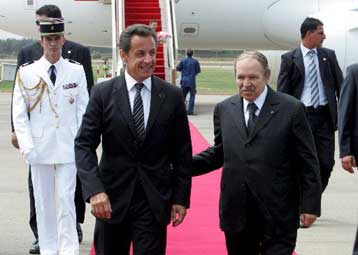 «Ραντεβού» του Σαρκοζί με το αποικιακό παρελθόν της Γαλλίας σε Αλγερία και Τυνησία