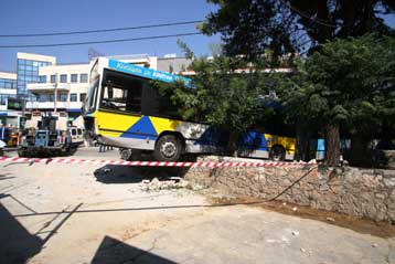 Επτά τραυματίες από την τρελή πορεία λεωφορείου στους Αγίους Αναργύρους