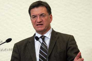 Μόνος αντίπαλος η Δεξιά, λέει η Χαριλάου Τρικούπη για τη «βεντέτα» Πάγκαλου-ΚΚΕ