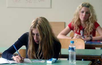 Το υπουργείο εμπλέκει στις «διορθώσεις» των γραπτών η πρόεδρος του κέντρου Πυλαίας