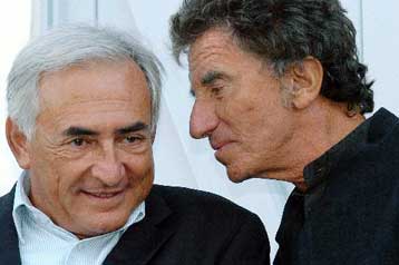 Την παραίτηση του συνόλου της ηγεσίας των Γάλλων Σοσιαλιστών ζητά ο Ζακ Λανγκ