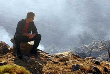 Σε κρίσιμη κατάσταση η ζωή του εθελοντή δασοπυροσβέστη