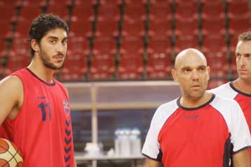 Την αναβάθμιση του Μηνά Γκέκου σε πρώτο προπονητή ανακοίνωσε ο Πανιώνιος