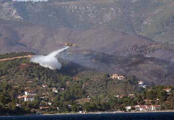 Οι ανεξέλεγκτες χωματερές καίνε τα ελληνικά δάση