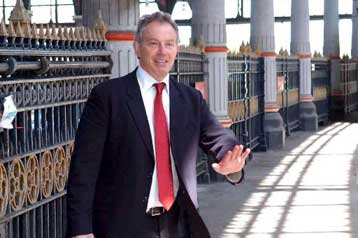 Ο Μπλερ «εκπαιδεύεται» στη ζωή μετά την Ντάουνινγκ Στριτ