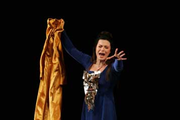 Η «Μήδεια» του Λ.Κερουμπίνι παρουσιάζεται στο Αρχαίο Θέατρο Επιδαύρου