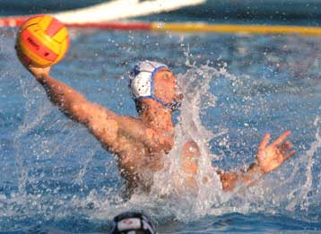 «Ερυθρόλευκος» για ακόμα δύο χρόνια ο Πέτρε Σάντα