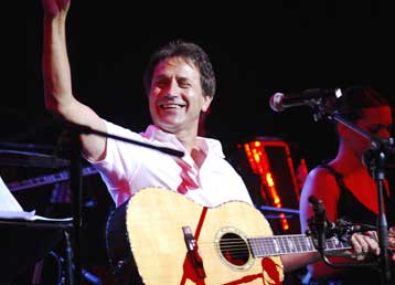 Τουρκική απαγόρευση με «αποδέκτη» το Φανάρι για συναυλία του Γ.Νταλάρα στην Πόλη