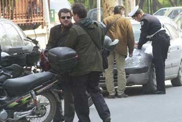 Νεαρός παρέσυρε με το αυτοκίνητό του και εγκατέλειψε Βρετανό στρατιωτικό στη Χαλκιδική