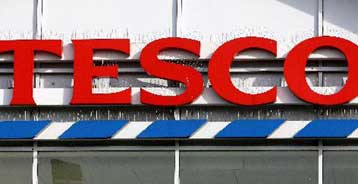 Εκκενώθηκαν έπειτα από απειλές σούπερ μάρκετ σε όλο το Ηνωμένο Βασίλειο