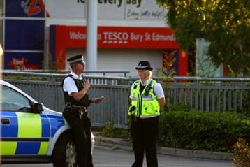 Ξανανοίγουν τα σούπερ μάρκετ που είχαν κλείσει στην Βρετανία μετά από απειλές