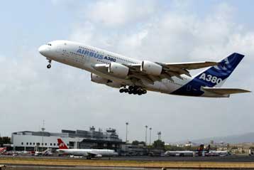 Σαρκοζί και Μέρκελ επισκέπτονται από κοινού την EADS για να δώσουν λύσεις