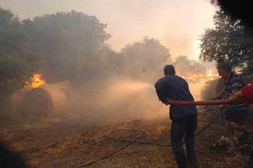 Νέες εστίες φωτιάς σε Σαλαμίνα, Χανιά και Γύθειο