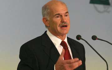 Επίθεση Παπανδρέου στην κυβέρνηση από την Πάρο