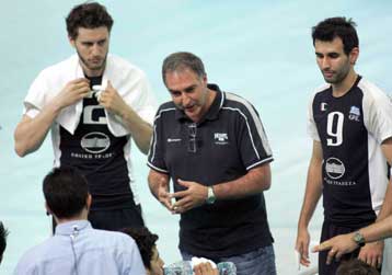 Εθνική ομάδα με παίκτες που να αγαπούν τη φανέλα είναι ο στόχος του Λεώνη