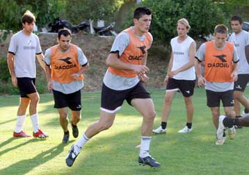 Βαριά ήττα υπό το βλέμμα του Νόιβιλ υπέστη ο ΟΦΗ στη Γερμανία