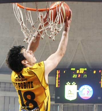 Ο Πέτροβιτς ετοιμάζεται να φορέσει για τρίτη φορά τη φανέλα του Αρη