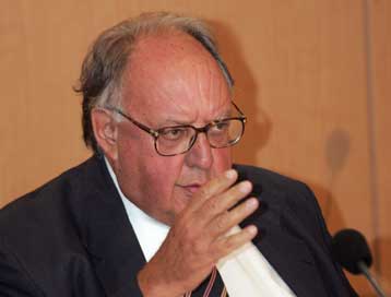 Επίθεση Πάγκαλου στην κυβέρνηση για τα ομόλογα με αιχμές για τη στάση του ΚΚΕ