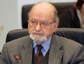 Στην Εντατική, αλλά εκτός κινδύνου νοσηλεύεται ο Λεωνίδας Κύρκος