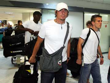 Εν μέσω αποδοκιμασιών επέστρεψε στη βάση του ο ΟΦΗ που επικεντρώνεται στην Τομπόλ