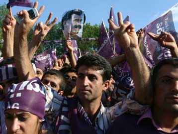 Το Κουρδικό ρίχνει βαριά τη σκιά του στις τουρκικές εκλογές