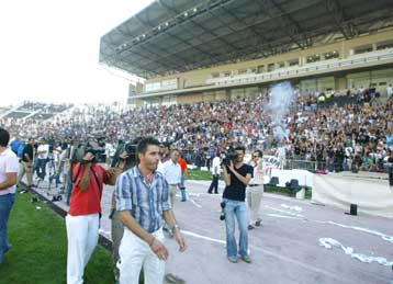 Συμπαράσταση στον Ζαγοράκη και τελεσίγραφο στους μετόχους από τους οπαδούς του ΠΑΟΚ