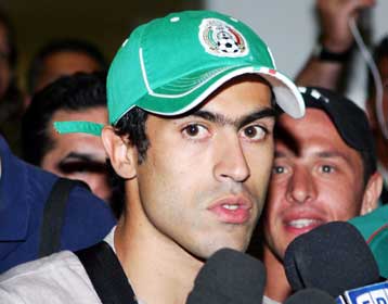 Επέστρεψε και θα μιλήσει με τον Ολυμπιακό ο Καστίγιο-Σκόραρε στο Σέεφελντ ο Λάτσκο