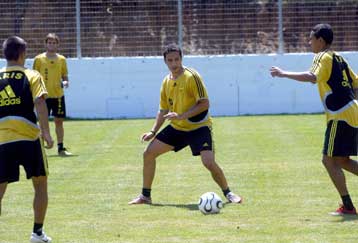 Ξεκινά τα φιλικά ο Αρης, αντιδράσεις για τη μη τηλεοπτική κάλυψη