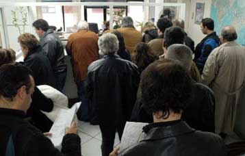 «Σαφάρι» της Εφορίας στην αγορά για την αναζήτηση εσόδων 1 δισ. ευρώ