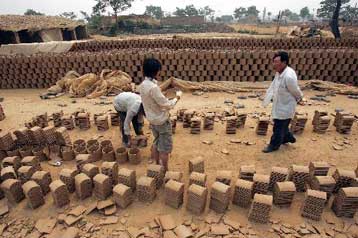 Ποινές θανάτου και ισοβίων για το σκάνδαλο των σύγχρονων σκλάβων στην Κίνα