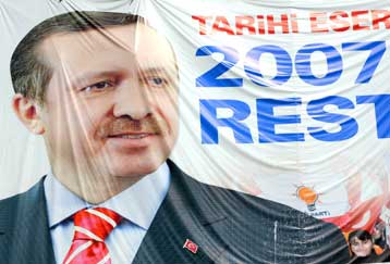 Με αποχώρηση από την πολιτική «απειλεί» ο Ερντογάν σε περίπτωση μη αυτοδυναμίας