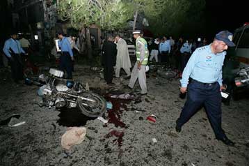 Πολύνεκρη έκρηξη στο Πακιστάν σε συγκέντρωση υπέρ καθαιρεθέντα δικαστικού