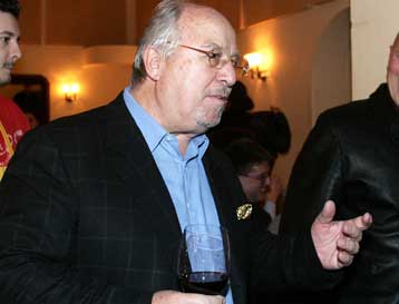 Σε καλό δρόμο οι διαπραγματεύσεις Δρόσου – Φιλίππου για τη μεταβίβαση των μετοχών