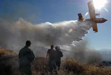 Πύρινος εφιάλτης σε Βριλήσσια, αρχαία Κόρινθο και Πάτρα