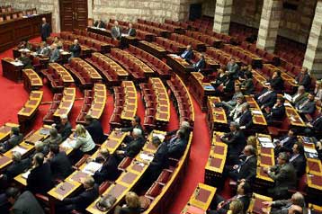 Αντιπαράθεση στη Βουλή μετά τη δικαστική απόφαση στη δίκη της ΔΕΚΑ