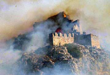 Δεκάδες πυρκαγιές σε όλη τη χώρα - Αναζωπύρωση στην Αρχαία Κόρινθο