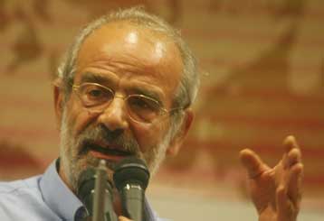 «Είναι πολλά τα ανοιχτά ζητήματα για την κυβέρνηση» δήλωσε από την Ικαρία ο Αλ.Αλαβάνος