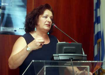 Ουδεμία αλλαγή στα δίδακτρα των μεταπτυχιακών, απαντά η υπουργός Παιδείας