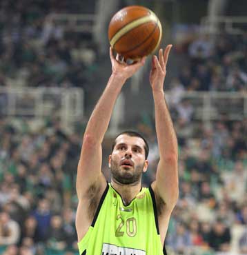 Αφήνει τη Βαρκελώνη και πιάνει δρόμο για Μάλαγα ο Κακιούζης