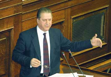 Για εμπρησμούς έκανε λόγο ο Βύρων Πολύδωρας από τη Βουλή