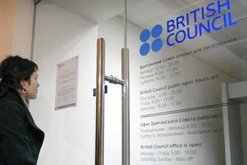 Σε απέλαση τεσσάρων Βρετανών διπλωματών προχωρά η Μόσχα