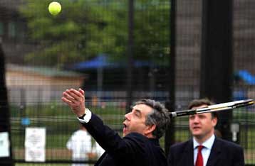 Χρήση κάνναβης στα φοιτητικά χρόνια ομολογούν έξι υπουργοί του Γκόρντον Μπράουν