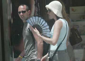 Στο «κόκκινο» ο υδράργυρος τις επόμενες ημέρες με θερμοκρασίες έως και 44 βαθμούς