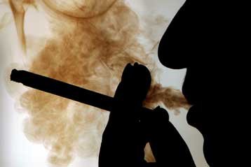 Το κάπνισμα ενδέχεται να επισπεύδει την εμμηνόπαυση